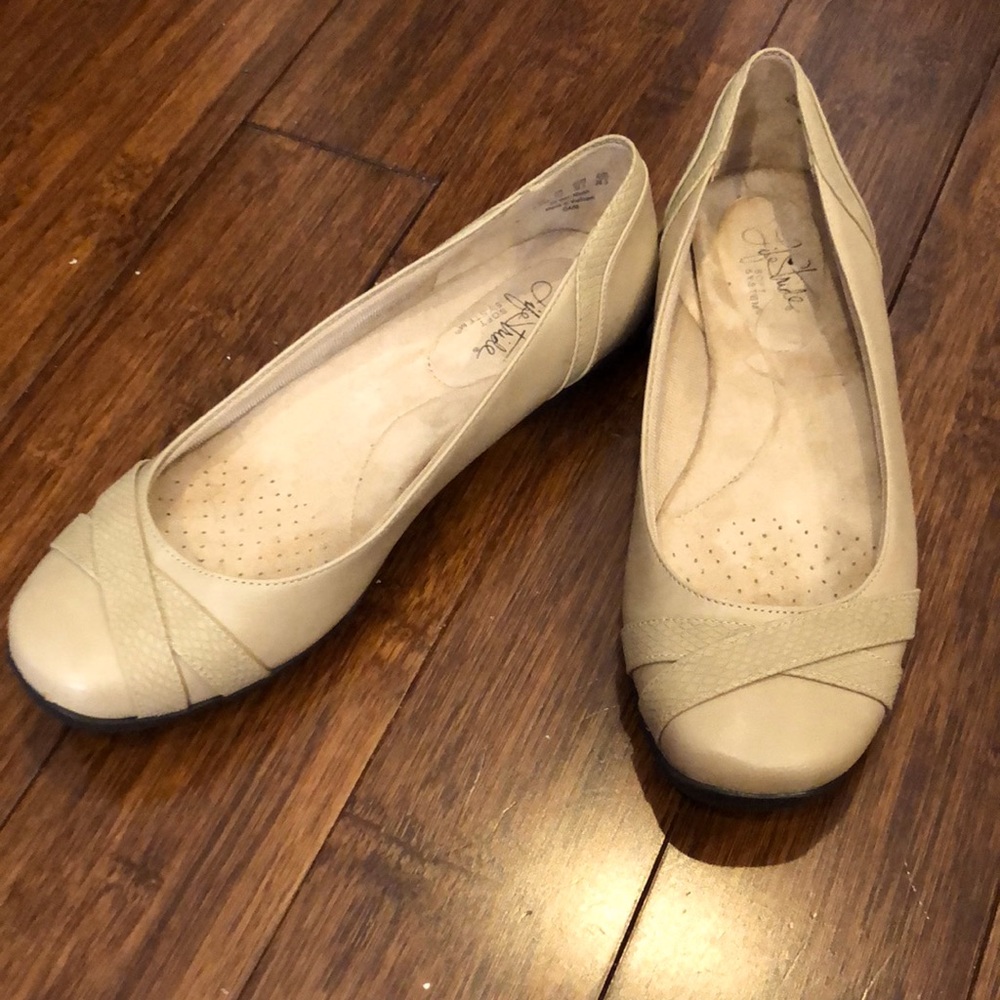 Tan flats